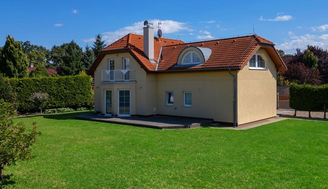 Stunning private villa for 8 guests with WIFI, TV and terrace