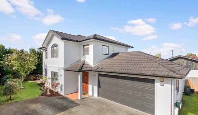 Stylish Coastal Living Near Auckland City & Malls