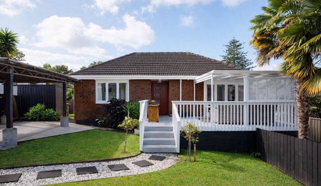 Stylish Howick Home with Sunny Covered Deck | Marigold by Homello