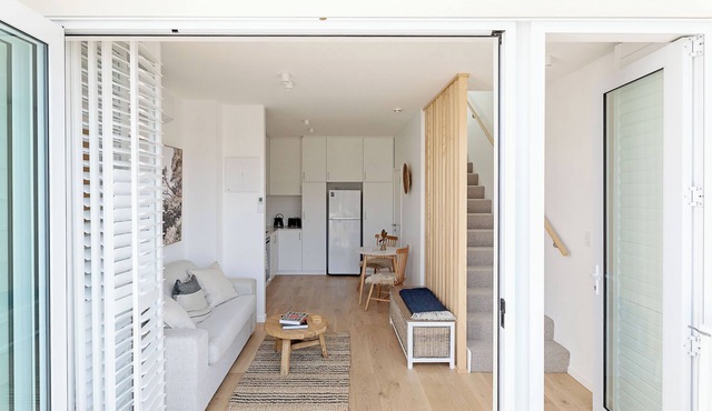 Stylish Sunny Matakana Townhouse Steps to Shops