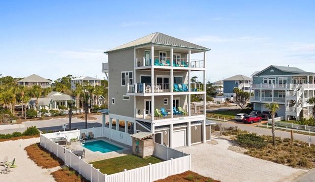 Sunnyside Up: Steps to the Beach, Great views, Private pool, Pet friendly