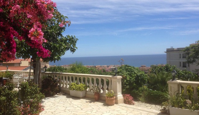 Superb Panoramic sea and mountain facing south Very quiet