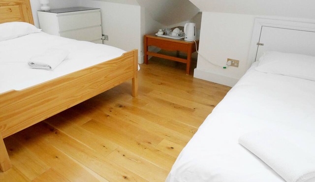 Superior Studio Sleeps 3 people near Kew Gardens