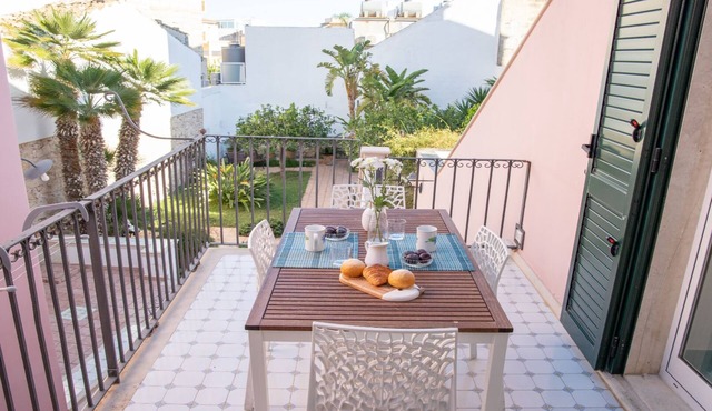 Talè Talè Apartment just 90m from the sandy beach