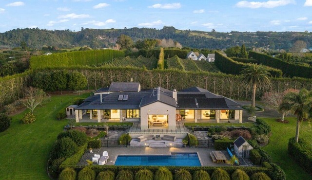 Te Puna 5BR Estate | Pool, Tennis, Sauna, Cottage