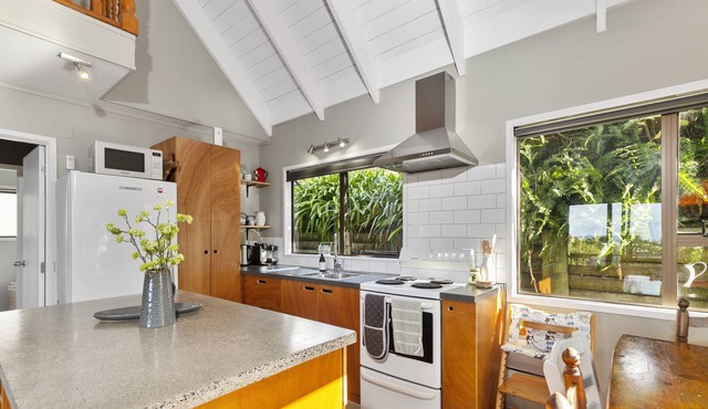 The Cottage - Snells Beach Holiday Home