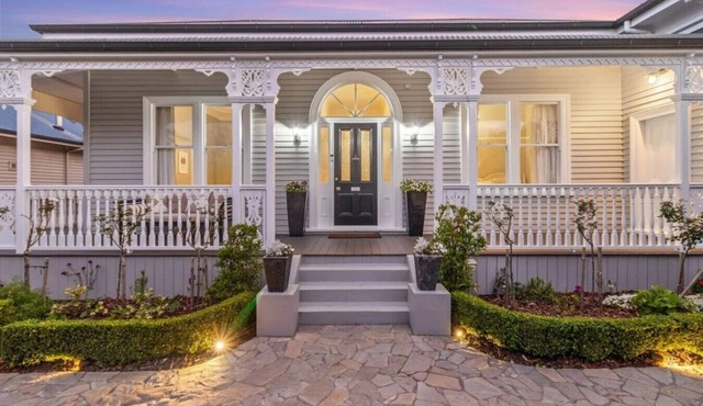 ⭐️ The Devonport Villa by Homello ⭐️| Hot Tub Sea Views Walk to Devonport Village