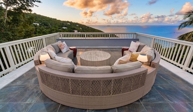 The Villa Michelle Luxury Ocean Views Heated Salt Pool Outdoor Living