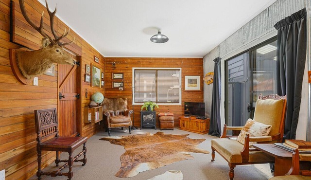 Timber Retreat - CBD