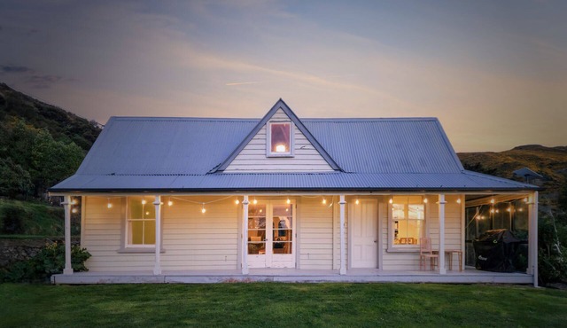 Toad Hall - Akaroa Holiday Home