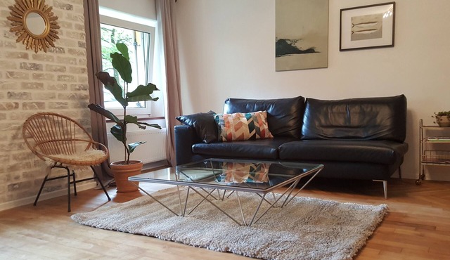 Top location: Bogenhausen designer apartment