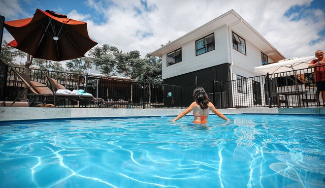 Two Bedroom Unit with Pool View & Private Bathroom &Kitchen