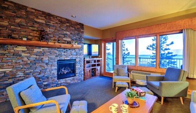 Two Harbors Superior Lakefront 2BR | Pool | Hot Tub & Sauna | EV Charger