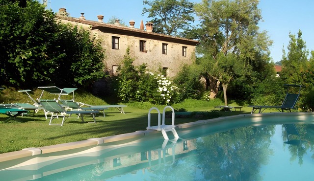 Villa 'Aranci' with Shared Pool, Private Garden and Wi-Fi