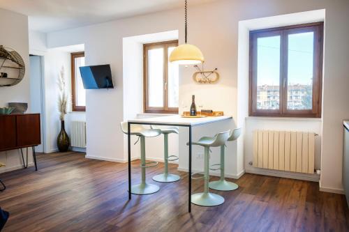 Villa Denis - Stylisches Premium Altstadt-Apartment mit Hafenblick & 2 Bädern
