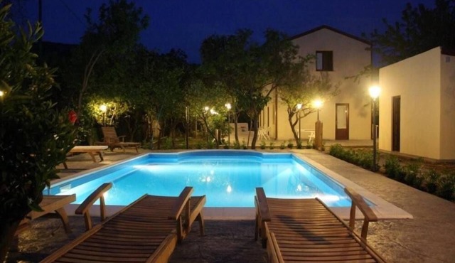 Villa Giardino Paradiso on the sea, with Heated Pool, in Cefalù with 13 seats