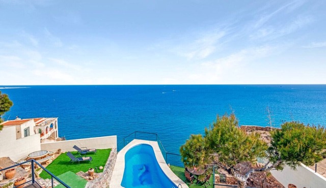 Villa Infinity | Ocean Views | Saltwater Pool | Jacuzzi | BBQ