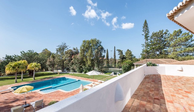 Villa Lagoa Azul Benagil-Carvoeiro Pool and private tennis court