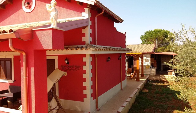 Villa manghisi holiday home