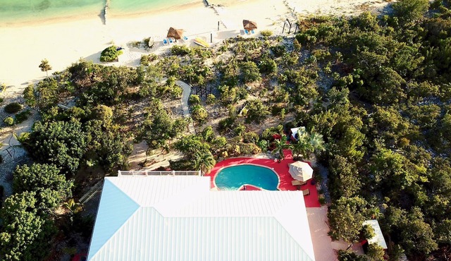 VILLA TROPIDERO, BEST LOCATION BEACHFRONT VILLA WITH PRIVATE POOL