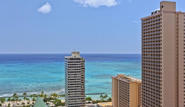 Waikiki Banyan - Ocean View, Free Parking, Beach Gear plus lots of extras!