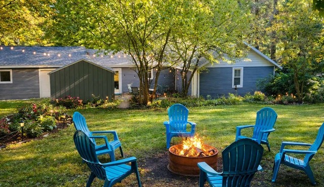 Walkable Bellaire Home, Fenced Yard for Pets