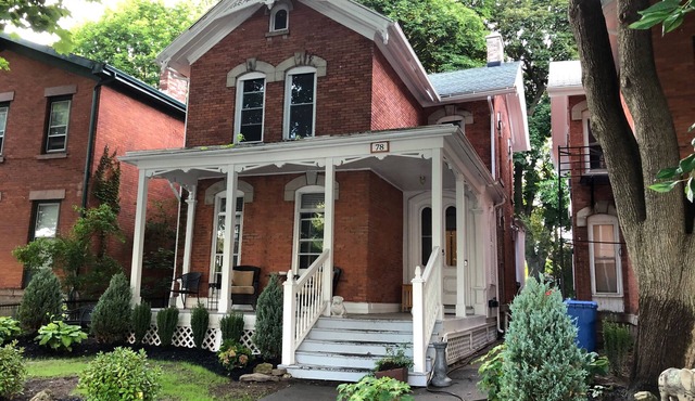 Walkable to Downtown - Cornhill 2 BR - Historic Charm + Parking
