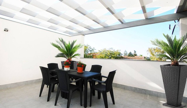 wonderful villa a few steps from the sea with terrace and garden, sleeps 6