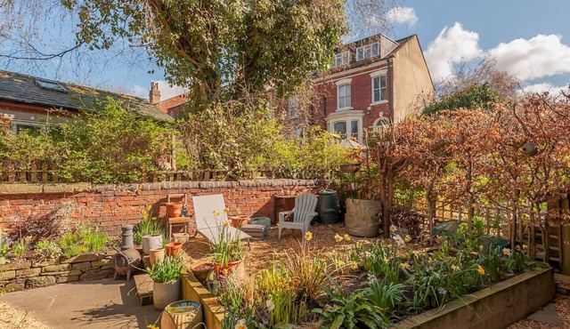 Wonky Cottage with amazing garden - Pass the Keys