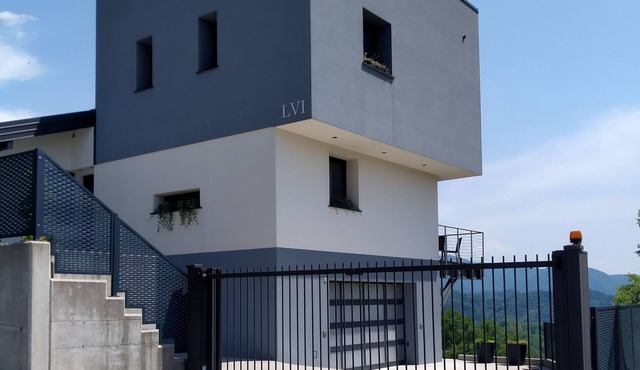 Wunderschönes Ferienhaus mit Pool und 360° Blick by Interhome