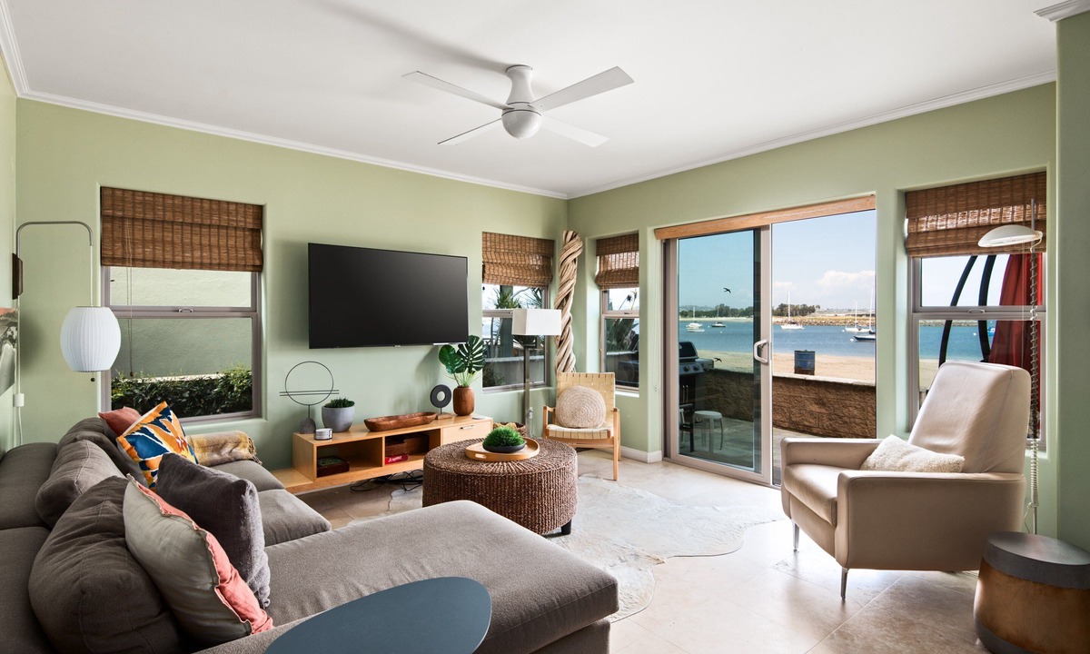 South Mission Beach Condo | On the Sand! Bayfront Ground Floor + AC + Large Patio
