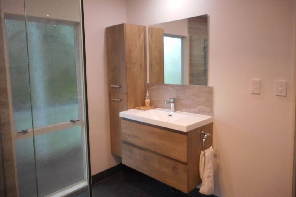 Photo of Bathroom in Onetangi
