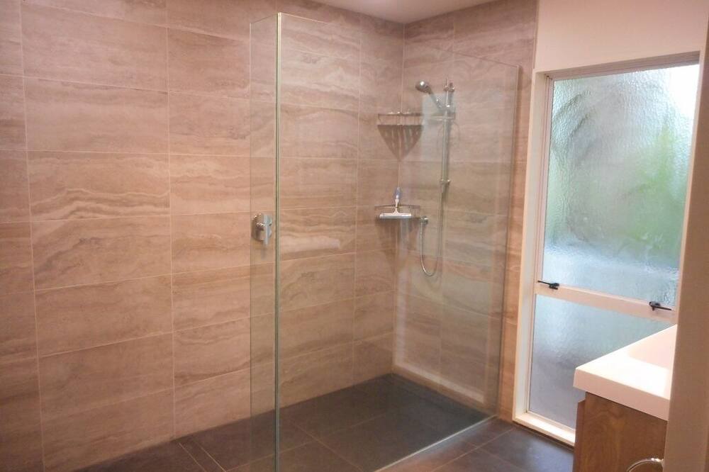 Photo of Bathroom in Onetangi