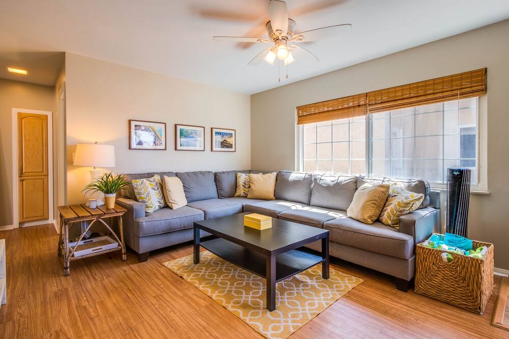 Photo of Livingroom in South Mission Beach