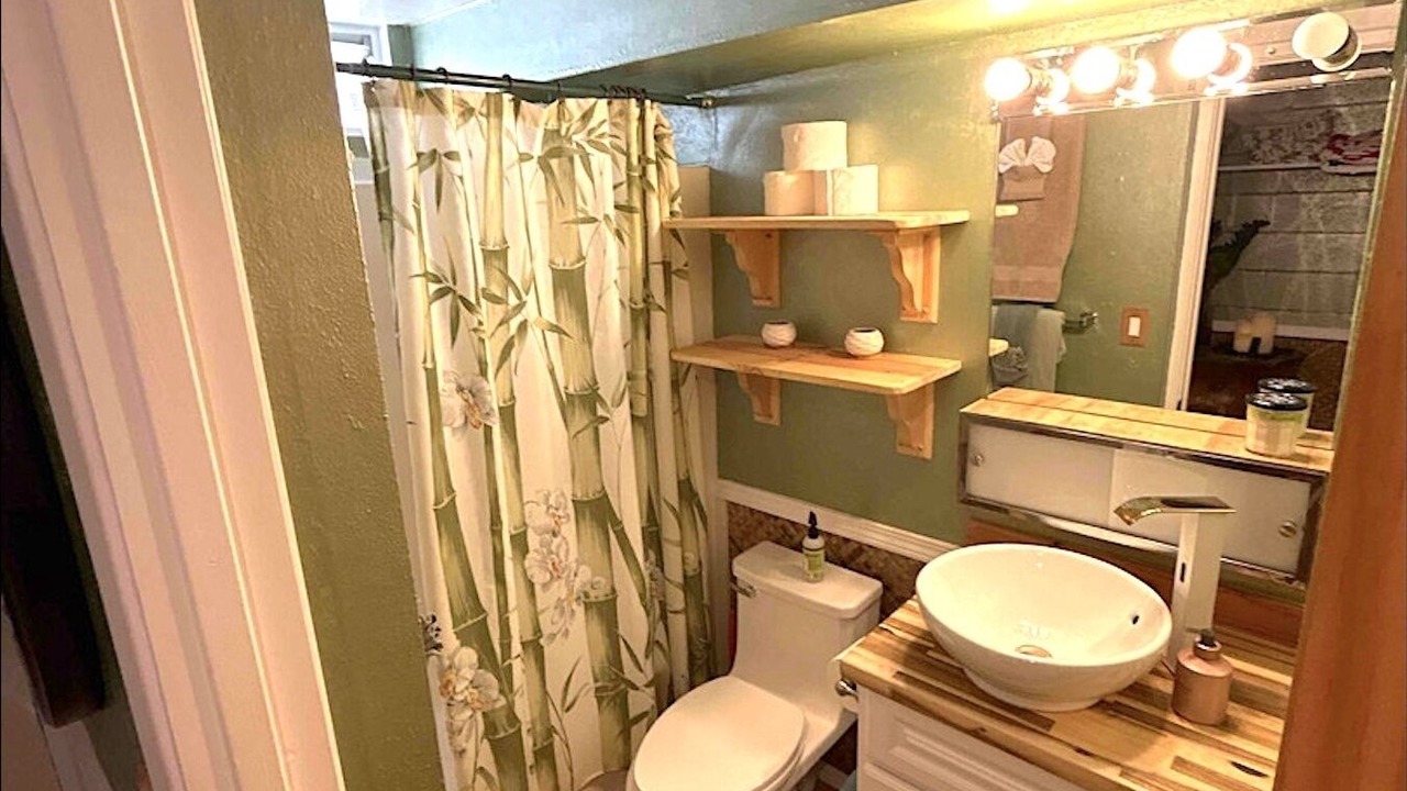 Photo of Bathroom in Waikiki