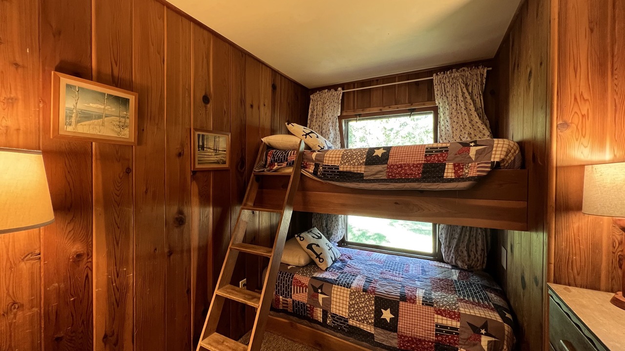 Photo of Bedroom in Glen Arbor