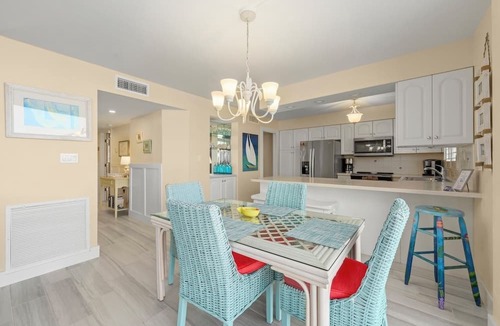 Sanibel Condo | Island Beach Club #330E is a 2/2 vacation rental on Sanibel Island!