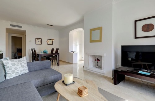 Estepona Apartment | Riviera Andaluza – Lovely apartment by the beach with sea views