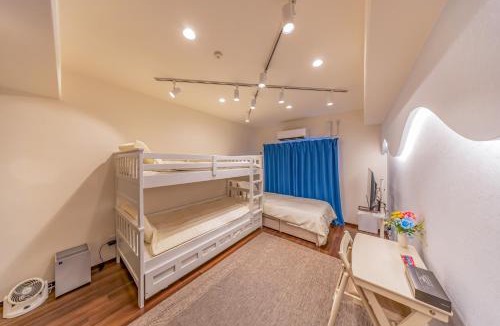 Yonabaru Apartment | オーシャンビュー窓から見える景色を思い出に The琉球タワー10F