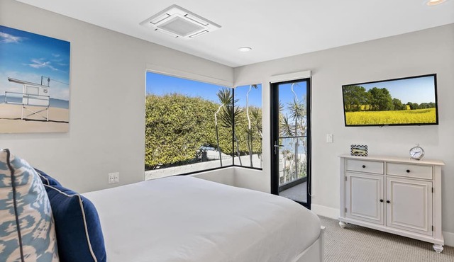 On the Sand! Bay Views + A/C | Bayside Retreat 2