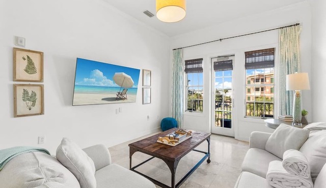 The Holland House 331–Spacious Condo–Sleeps 8