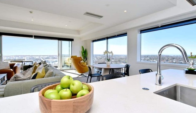 Pacific Horizon - Luxury Sky Suite 19th Floor City Views