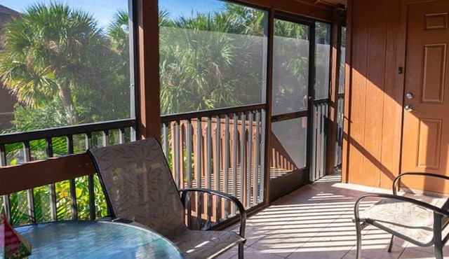 3BR Retreat with Wrap-Around Lanai and Private Beach - Pet Friendly - Signal Inn 15