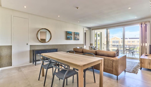 Two Bedroom Apartment - fully furnished and design in V&a Marina Residential