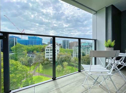 Incredible Park & SkyTower View - Free Parking & AC
